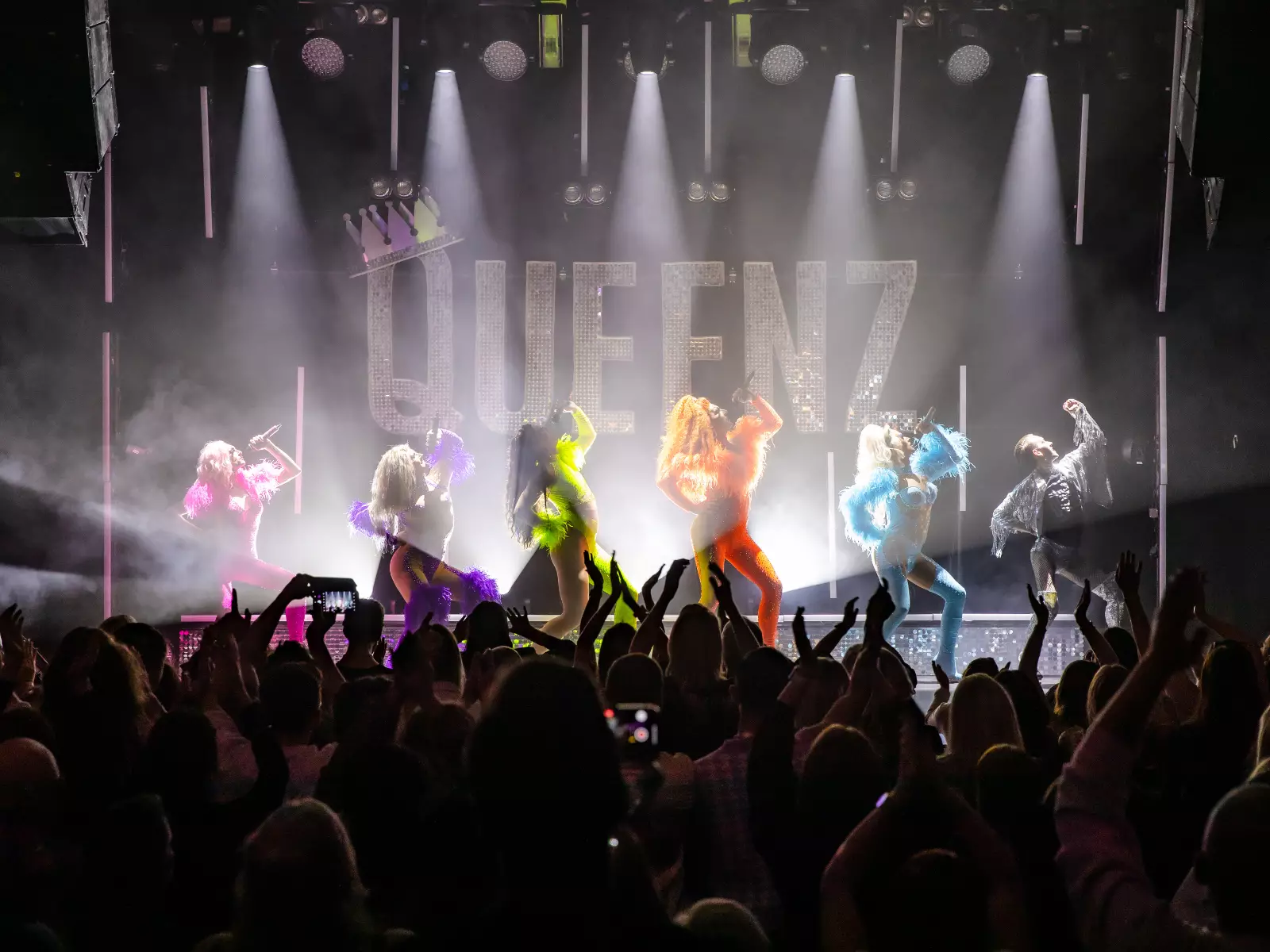 QUEENZ: The Show With BALLS!  Title Image
